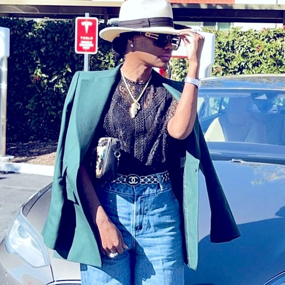 Meet your Posher, Keini - Picture 3 of 5